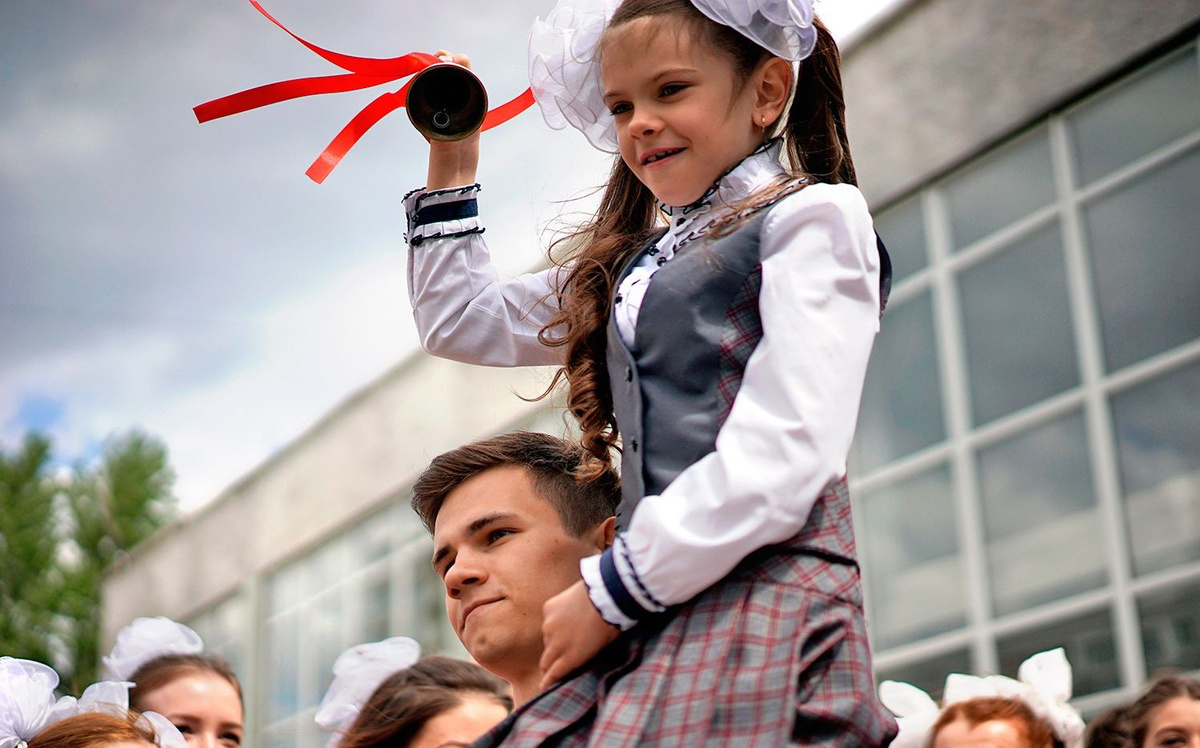 Последний звонок в школе. Источник: ngs55.ru