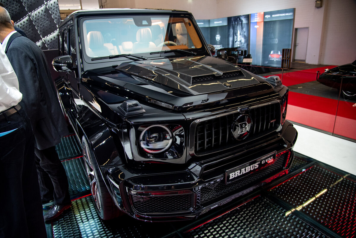 рассмотрим капот и поговорим о колёсах 