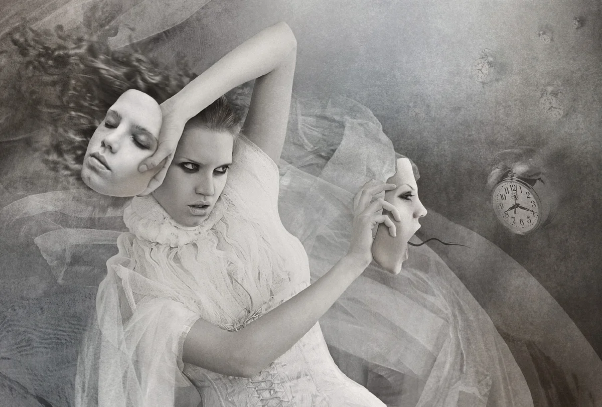 Фото из открытых источников.      Мы можем казаться кем угодно, надевая  сколько угодно масок.           А,  кто мы на самом деле?