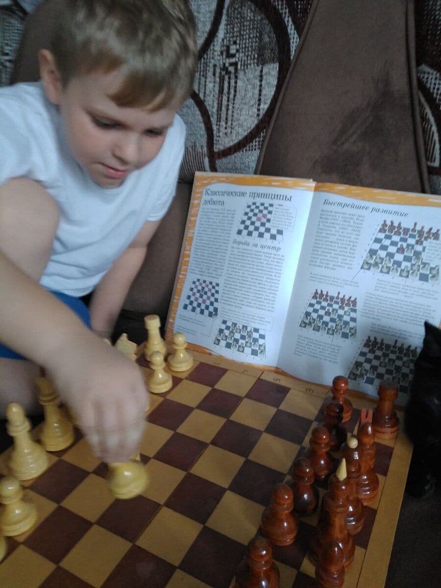 Увлечение шахматами у Ярослава серьёзное. 