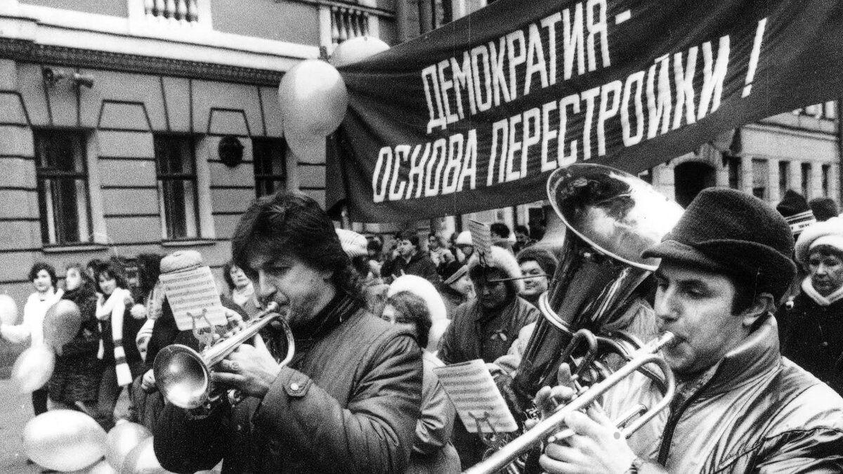 Лозунг на одном из митингов конца 80-х в СССР, фото osssr.ru