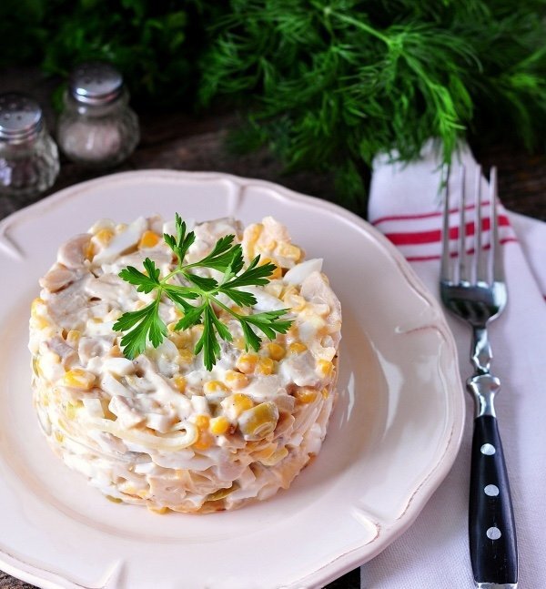Салат из грибов с кукурузой