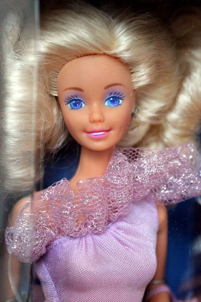https://yandex.ru/images/search?text=Кукла%20Барби%20кружевная%20вечерина%201989%20года%2F%20Party%20lace%20Barbie%201989&pos=3&img_url=https%3A%2F%2Flive.staticflickr.com%2F7645%2F27057907395_df2e664c26_b.jpg&rpt=simage