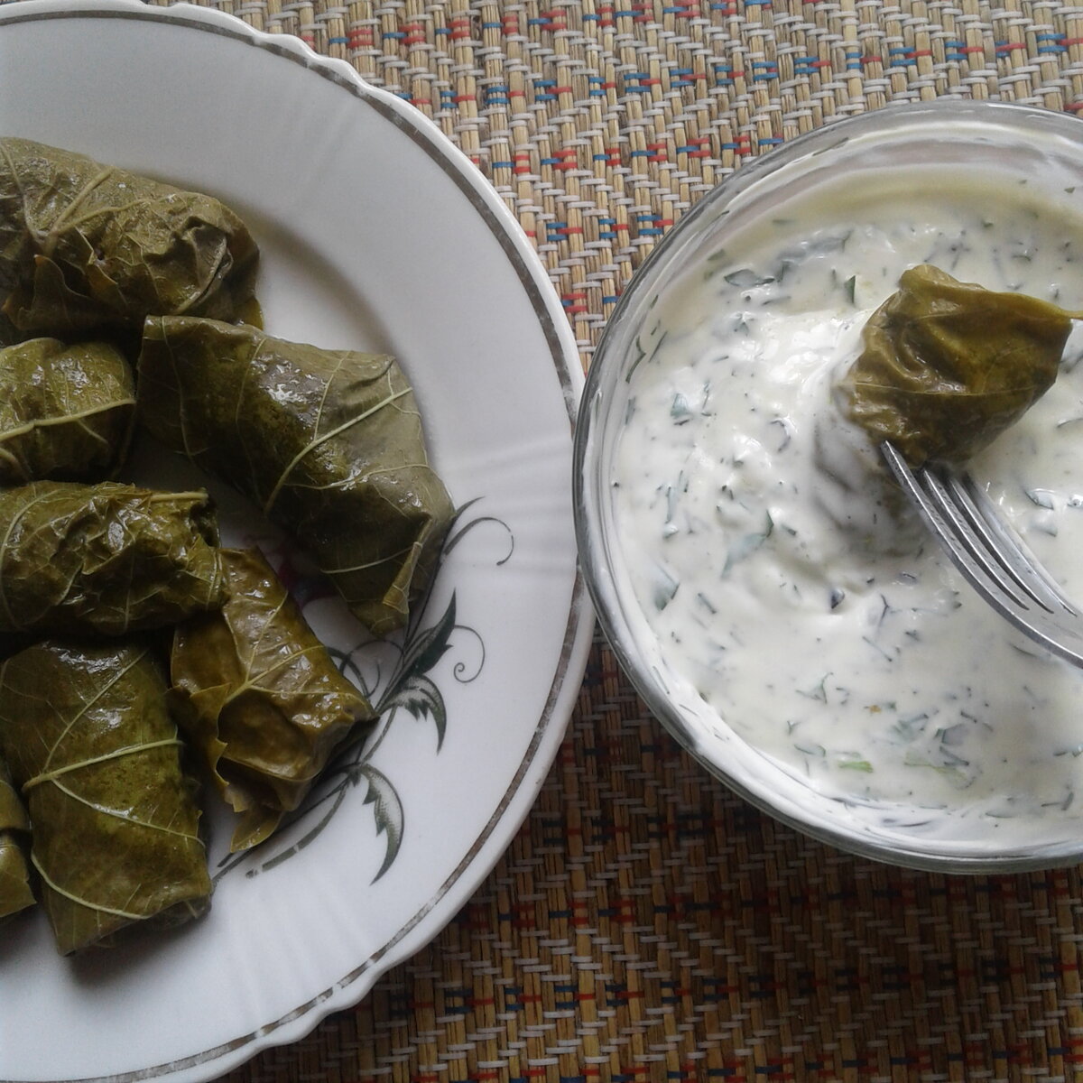 Долма со сметанным соусом