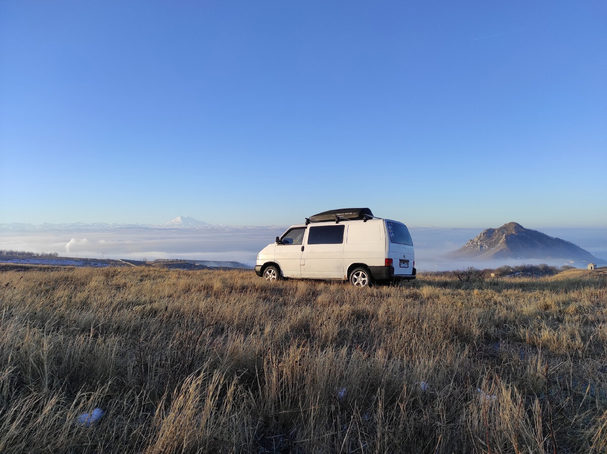 Вид на Эльбрус и гору Шелудивая