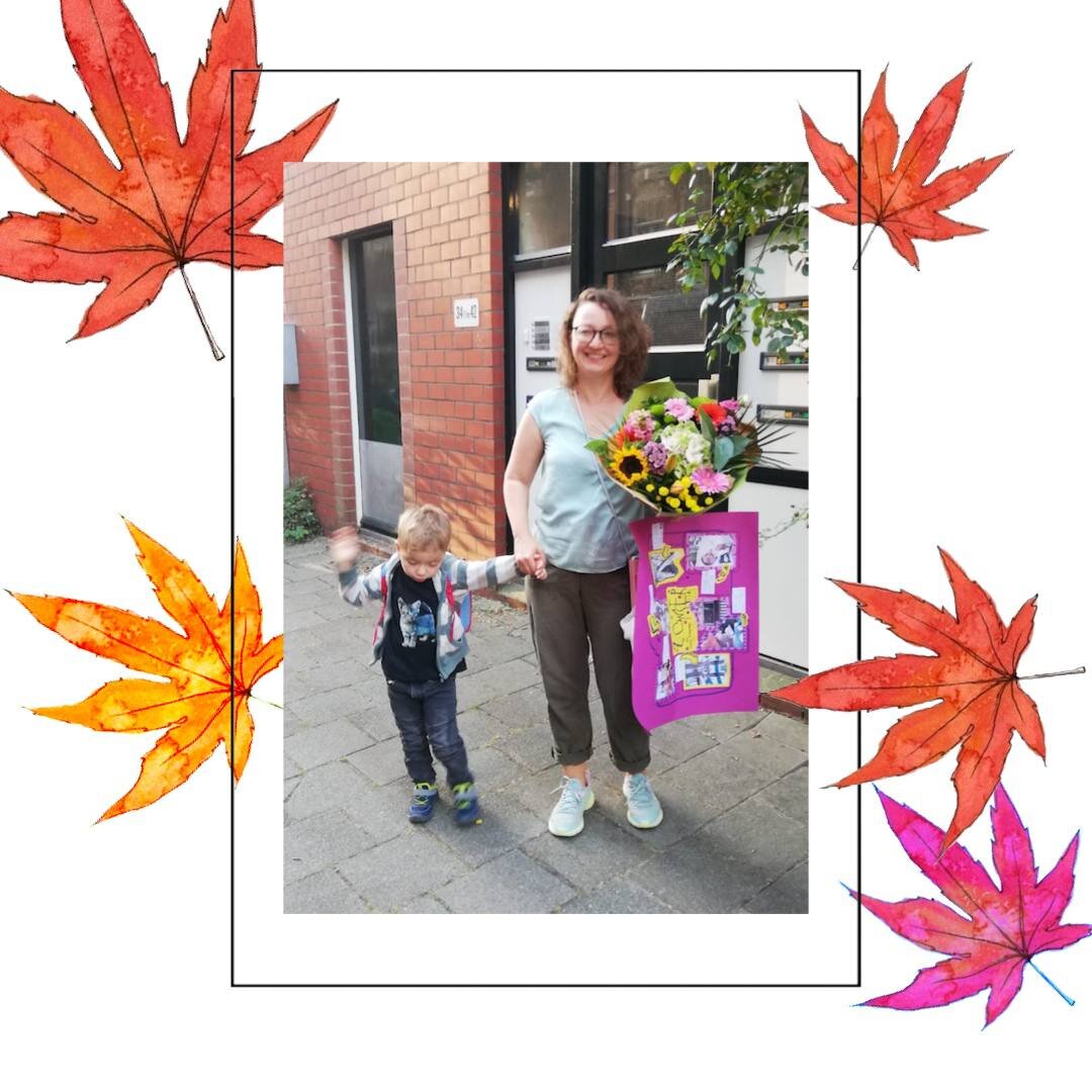 Это мы с Дениской (4 года) в первый школьный день. В руках у меня тот самый плакат, а на мне - любимые вещи, которые, к сожалению, очень мнутся. Их приходится гладить после каждой стирки. Приготовить эти вещи себе любимой и стало само-подарком :-)