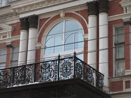     Окна альма-матер. Фото: Сергей Климушев