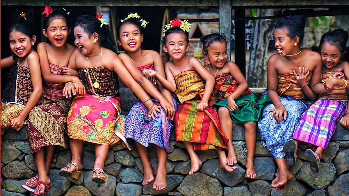 Народ проживающий в азии. Индонезия балийцы. Яванцы Индонезии народы. Индонезия население. Жители острова Бали.