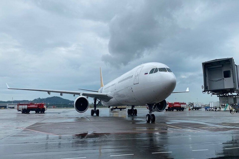     Самолеты могут перевезти за один раз 144 пассажира. Олег УМАРОВ