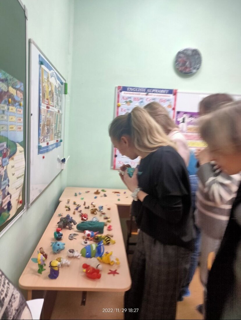 Это мы выбираем игрушки похожие на наших детей