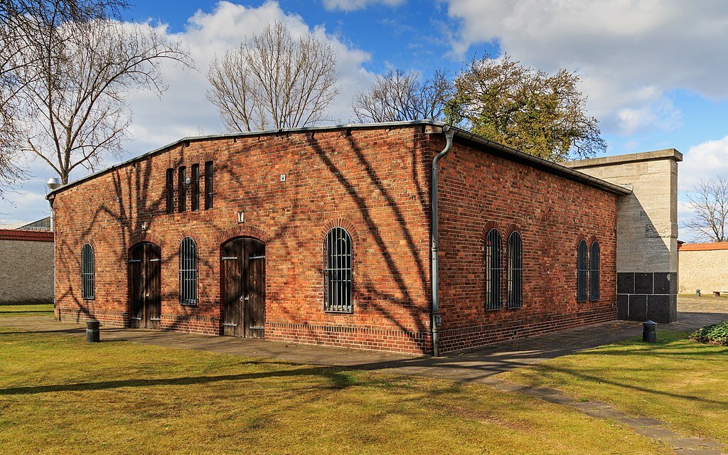 Музей тюрьмы Плётцензее в Берлине — мемориальный комплекс жертвам нацизма в Германии.  Википедия