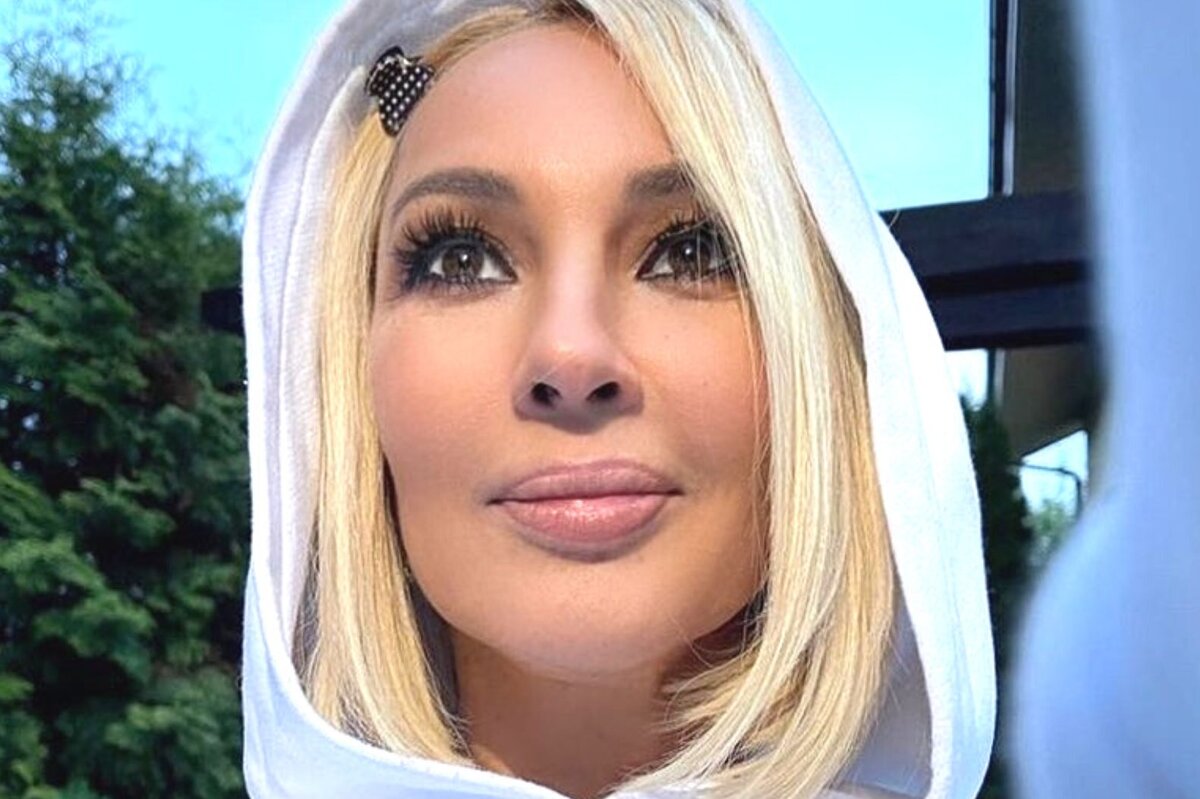     «В аэропорту купила майку "Россия"»: Лера Кудрявцева улетела в Оман