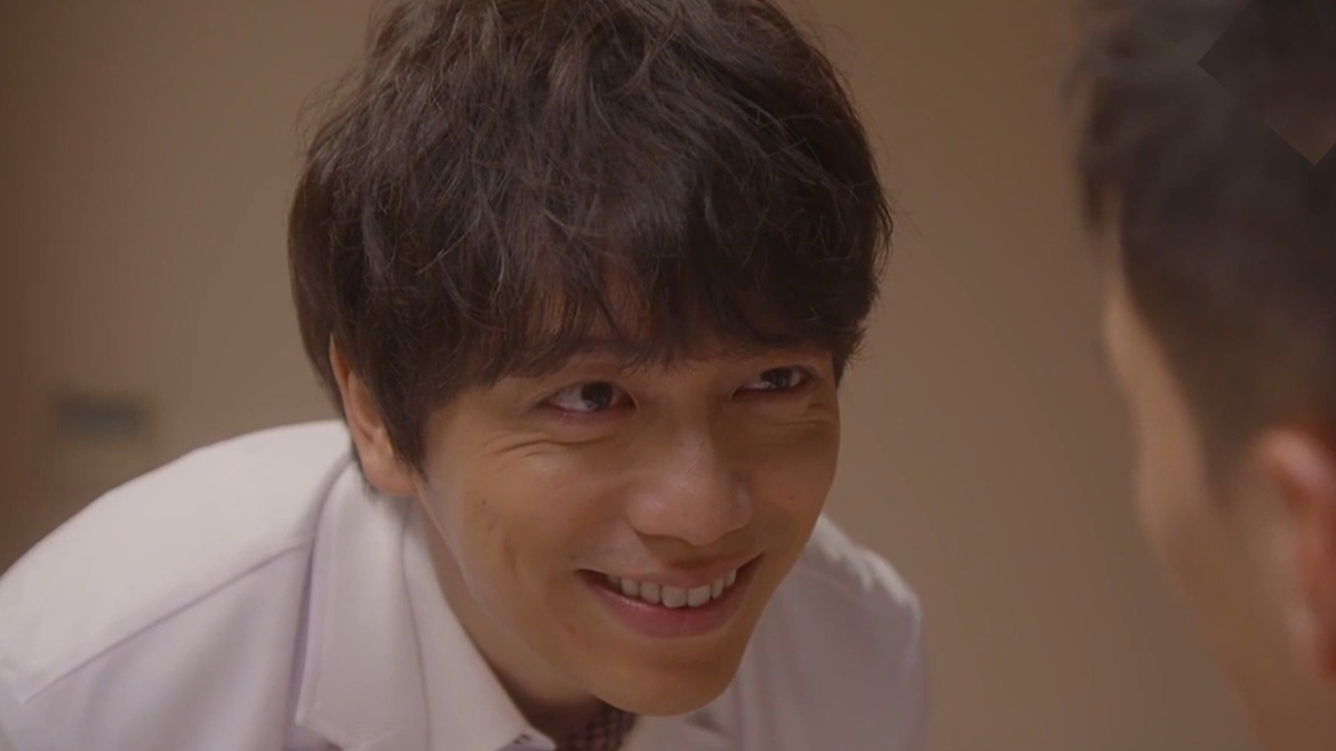 И улыбается ж, но что-то добром не веет)))