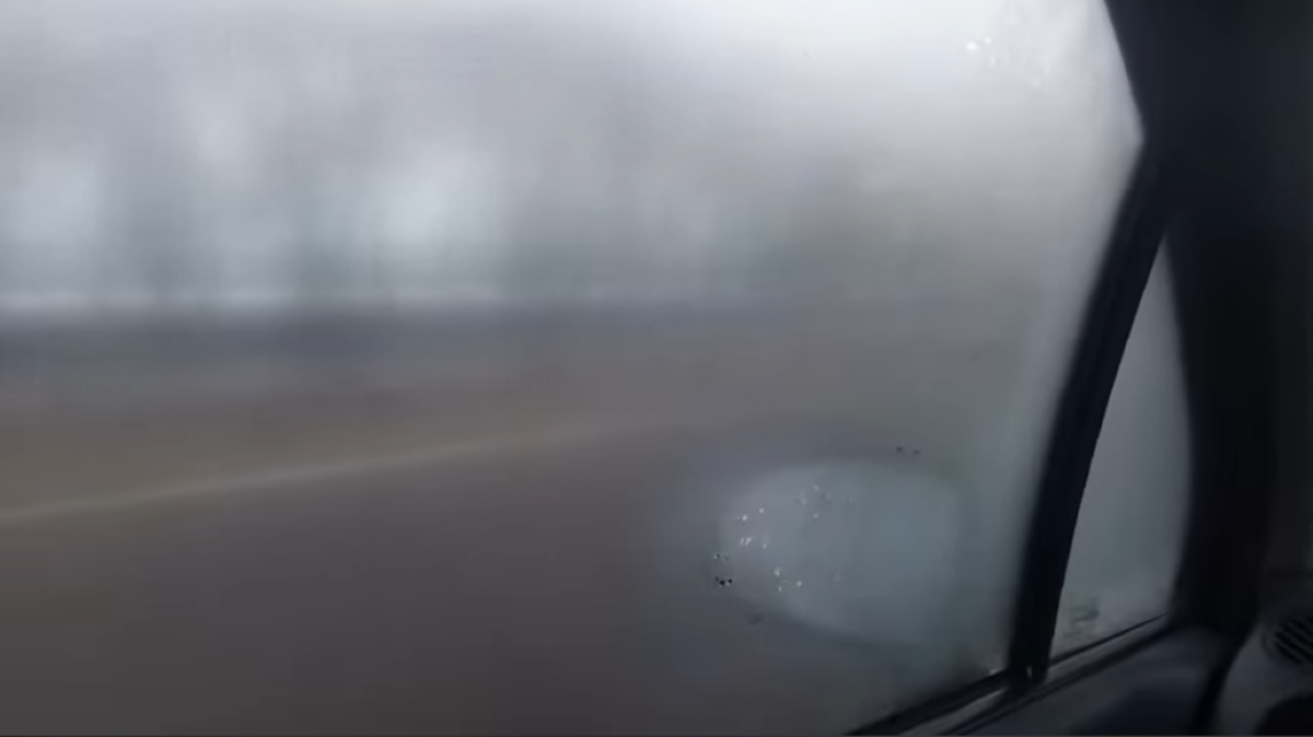 Простой трюк, чтобы зимой изнутри стекла в автомобиле никогда не запотевали