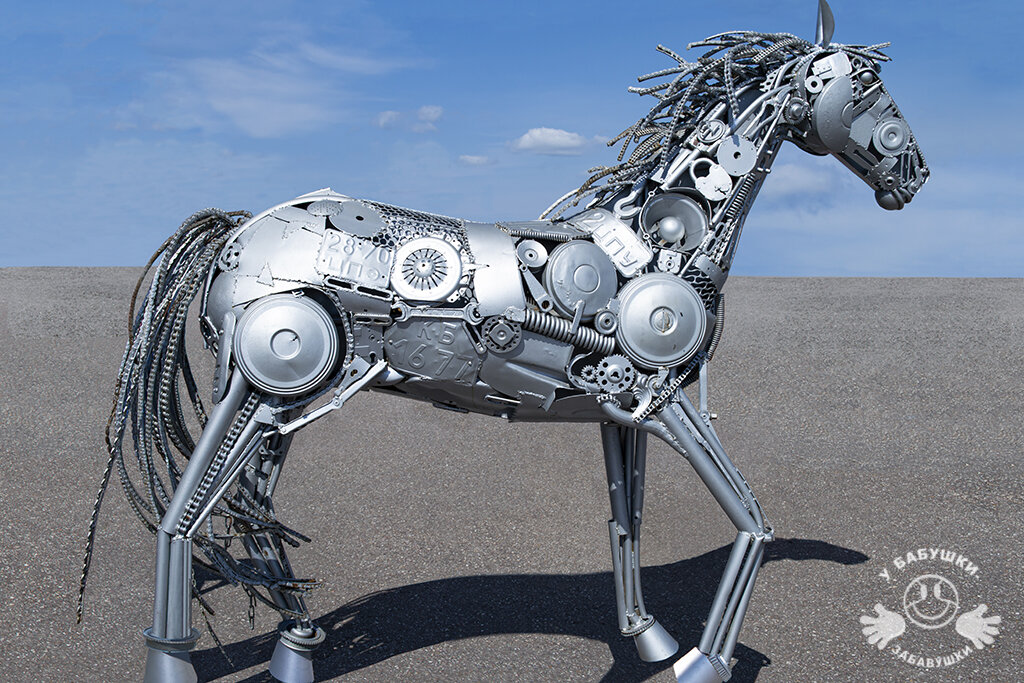 Из прошлого или из будущего? Экспонат на прилегающей к МУзею МУсора территории (пейзаж подфотошоплен автором для масштабности)))