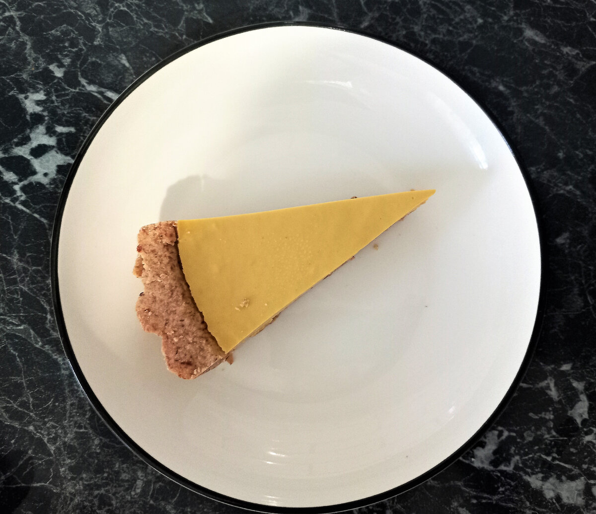 Кокосовый десерт с манго из Вкусвилла, без глютена.