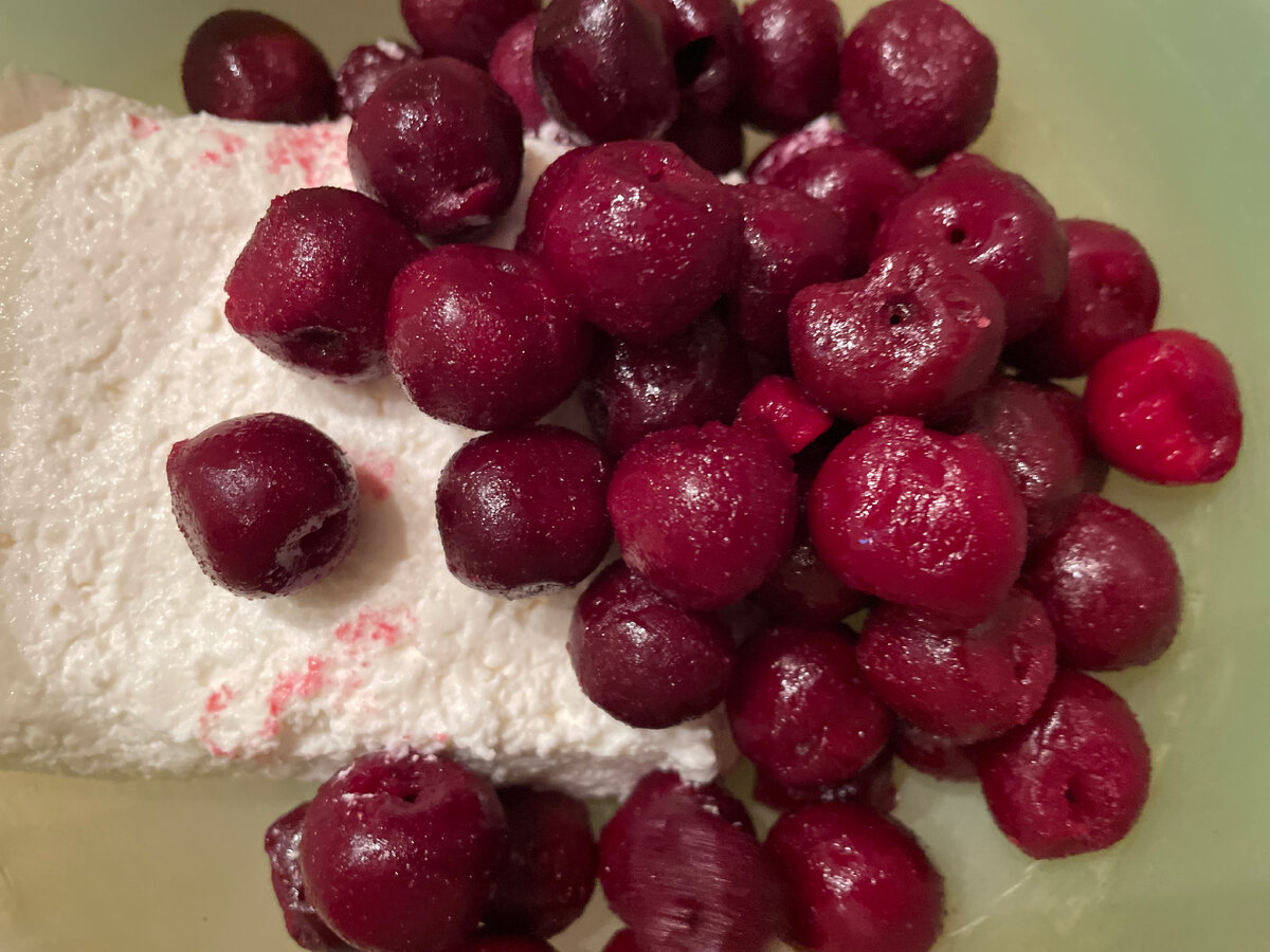 Творог и вишня