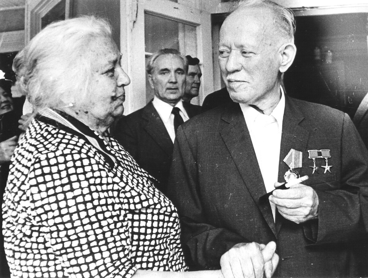 жена шолохова