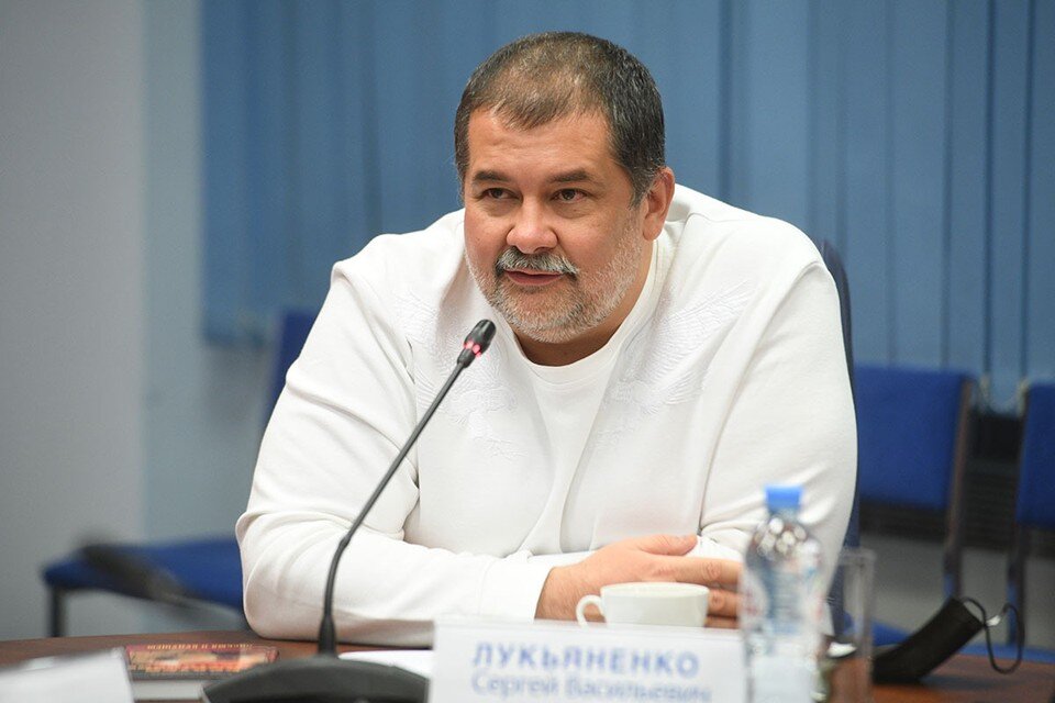     Сергей Лукьяненко Михаил ФРОЛОВ