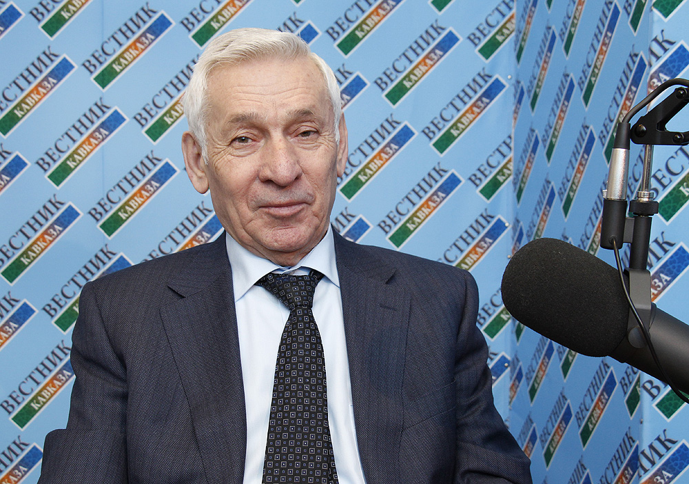 эльхан сулейманов чечня. хаджиев саламбек наибович википедия. хаджиев министр здравоохранения. хаджиев саламбек наибович сосковец олег николаевич. хаджиев министр здравоохранения.