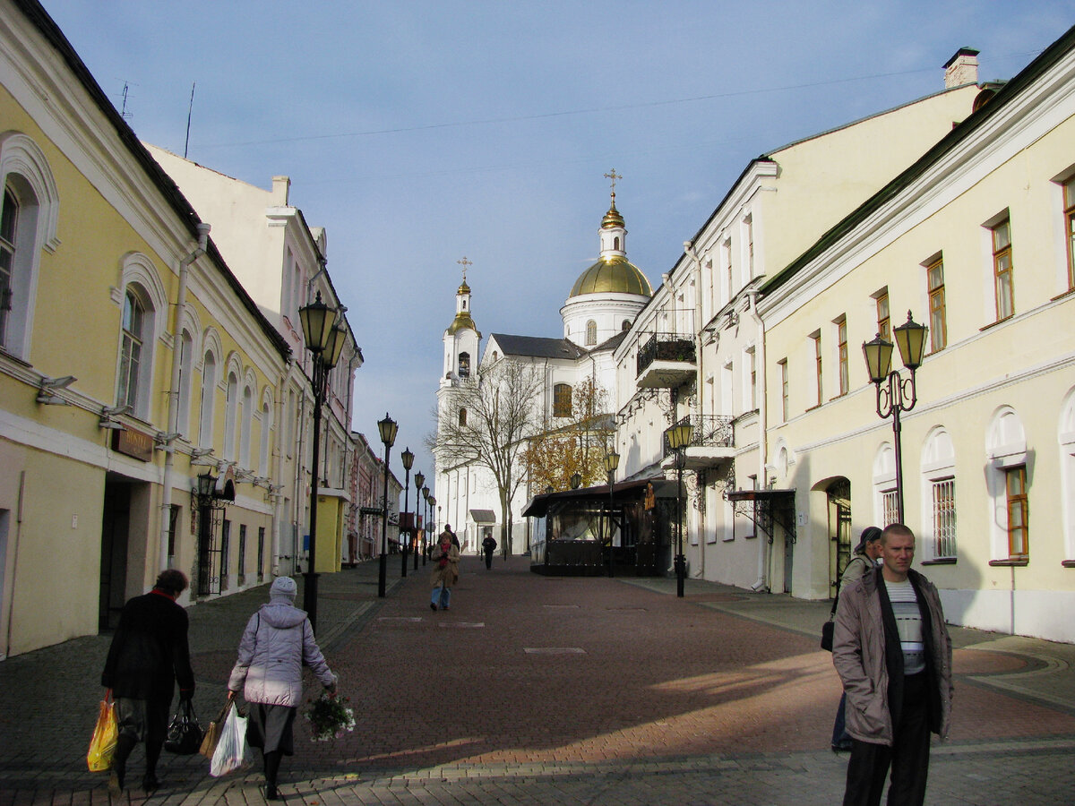 Улица комиссара Орлова –  главная пешеходная зона Витебска.