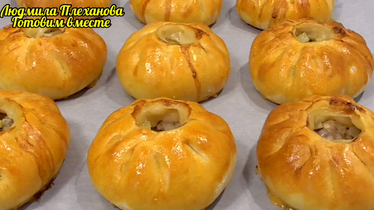 Корзиночки из пресного теста с яблоками и изюмом