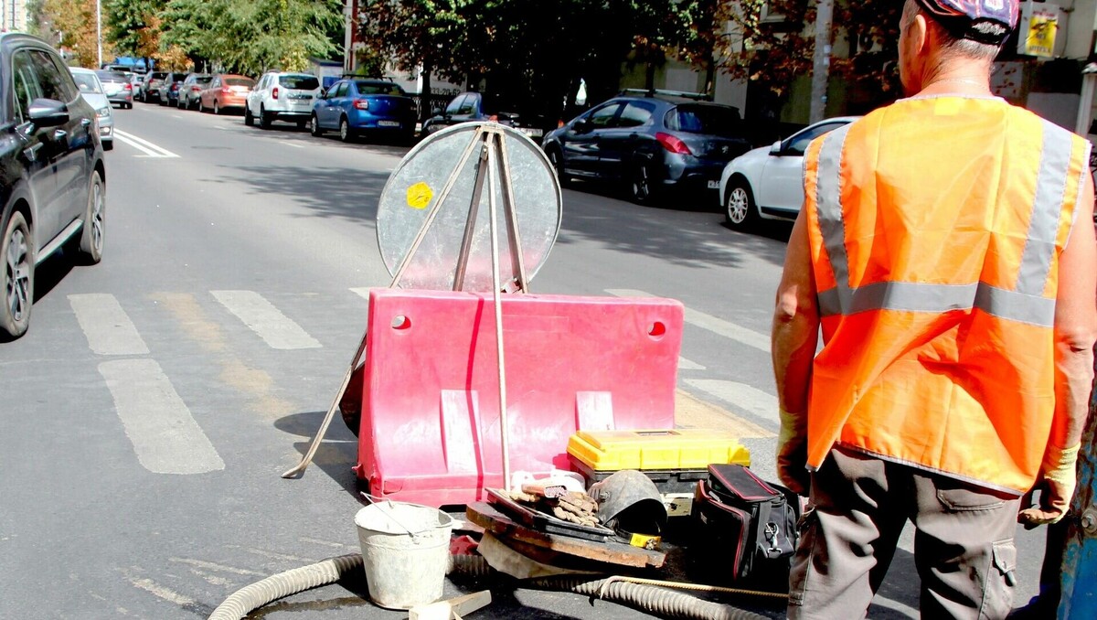     Четырех сотрудников «Ростовводоканала» задержали по подозрению в вымогательствах, что вызвало обсуждения в соцсети «ВКонтакте».