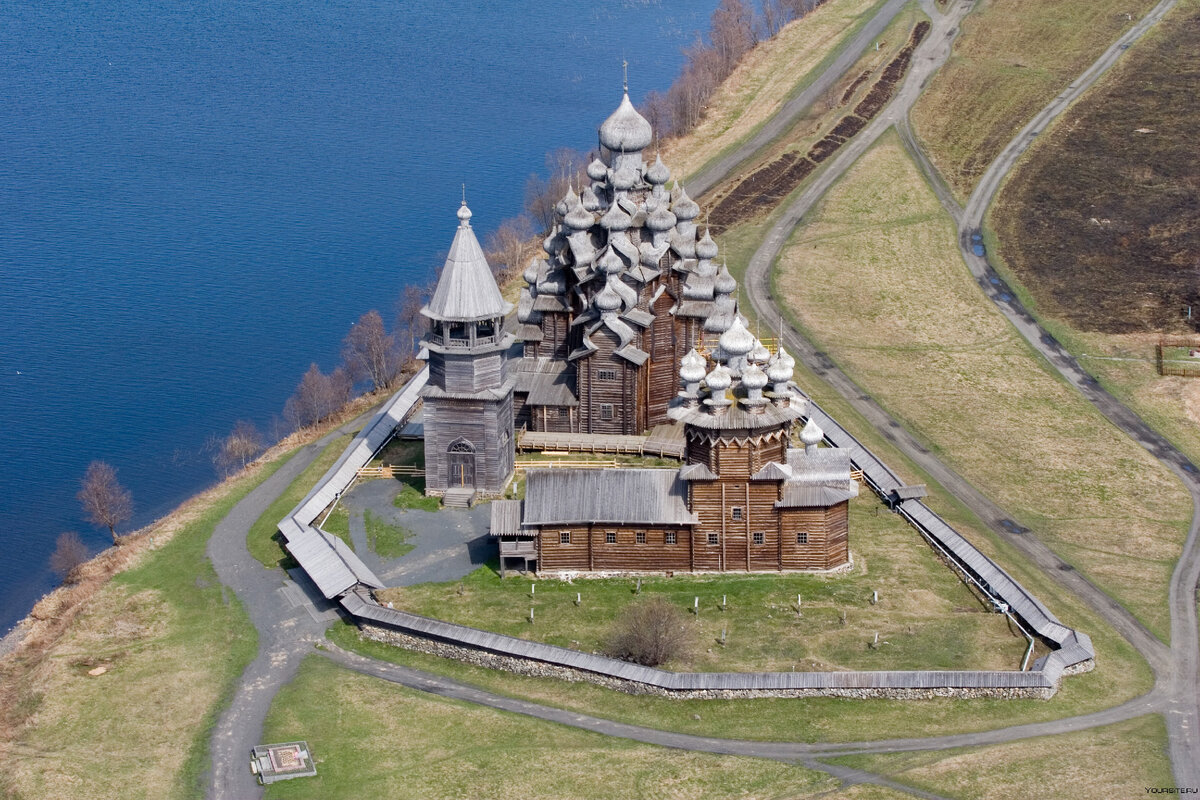 Памятники наследия юнеско. Погост Кижи ЮНЕСКО. Наследие России Кижский Погост. Кижи всемирное наследие ЮНЕСКО. Погост Кижи всемирное культурное наследие.