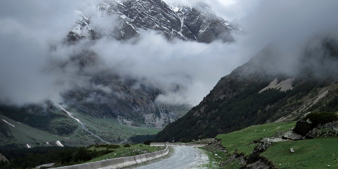 Туманные горы, гигантские слизни и самый вкусный нарзан. Чем славится долина Уштулу на Кавказе?