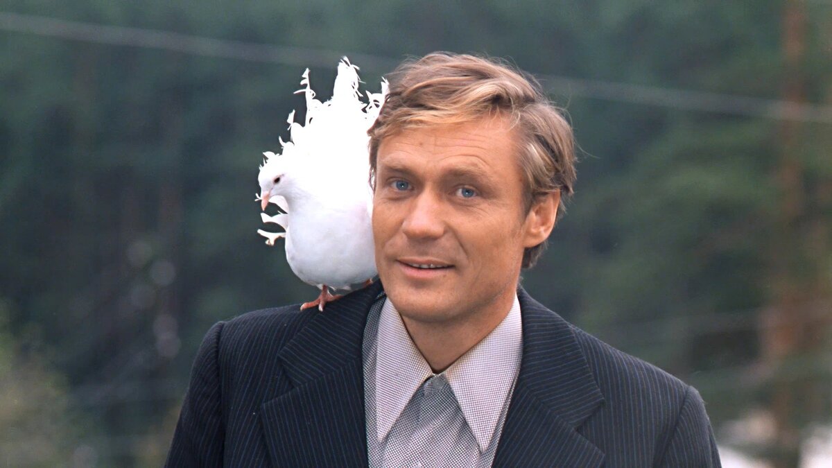 Кадр из фильма Любовь и голуби (1984)