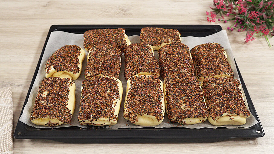 Приготовление булочек с кунжутом: