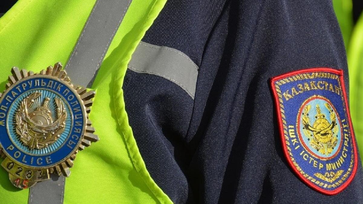    Патрульный полицейский в форме:ДП СКО