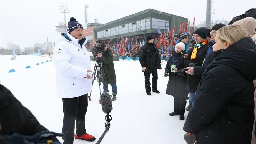     Президент Белоруссии Александр Лукашенко прокомментировал информацию о том, что Россия стремиться поглотить страну и сделает это к 2030 году. Он отметил, что у обеих стран есть свои стратегии развития. В отношении Белоруссии страна придерживается дружественной, братской позиции.