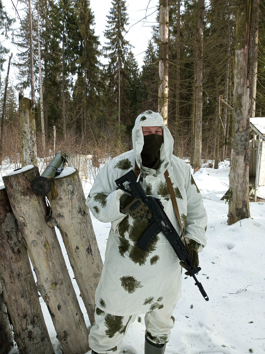 зимний маскировочный костюм белого