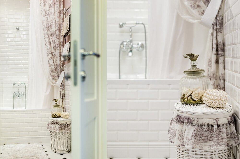 Прованс, гламур,шеби-шик... Романтичный интерьер "на любителя" в сталинке 55 кв.м.