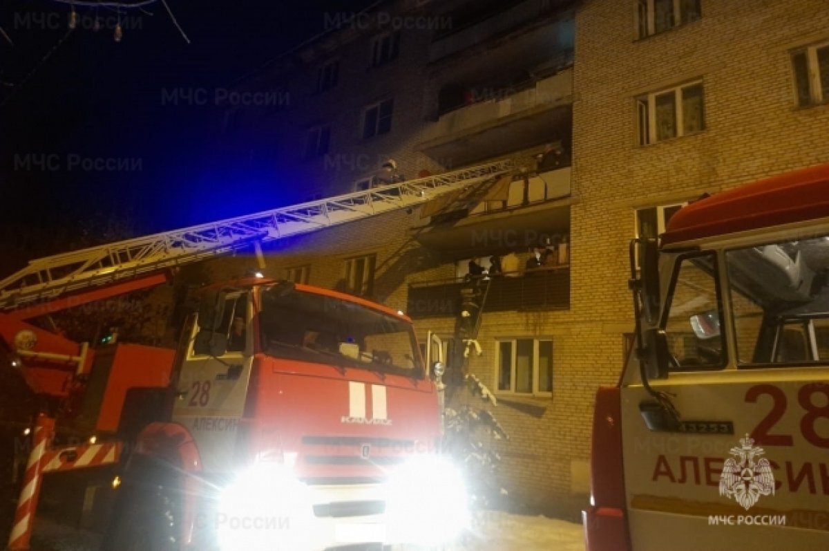    18 человек спасатели эвакуировали при пожаре в жилом доме в Алексине