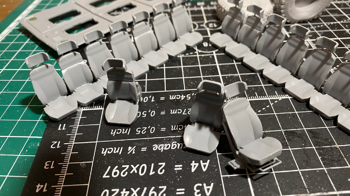 Сиденья десантного отсека будет хорошо видно, поэтому набор ремней здесь гораздо нужней чем в ВДВ