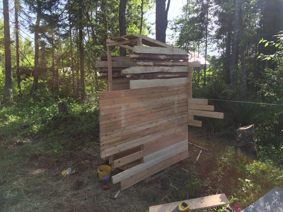 Первым делом мы решили построить туалет! 