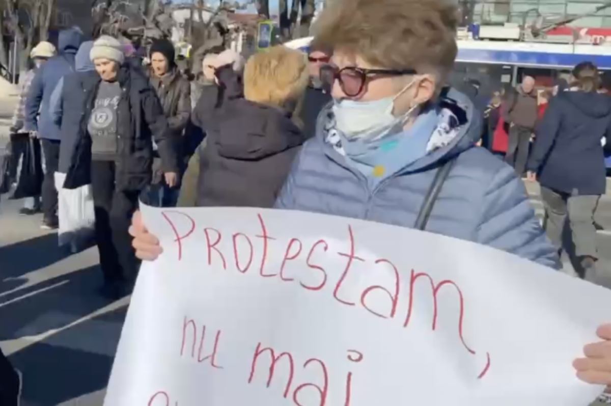    Партия «Шор» пикетирует кабмин Молдавии, требуя снизить военные расходы