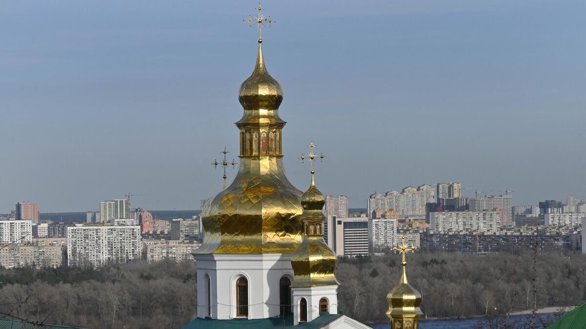    Вид на Киев из Киево-Печерской лавры© AFP 2023 / SERGEI SUPINSKY