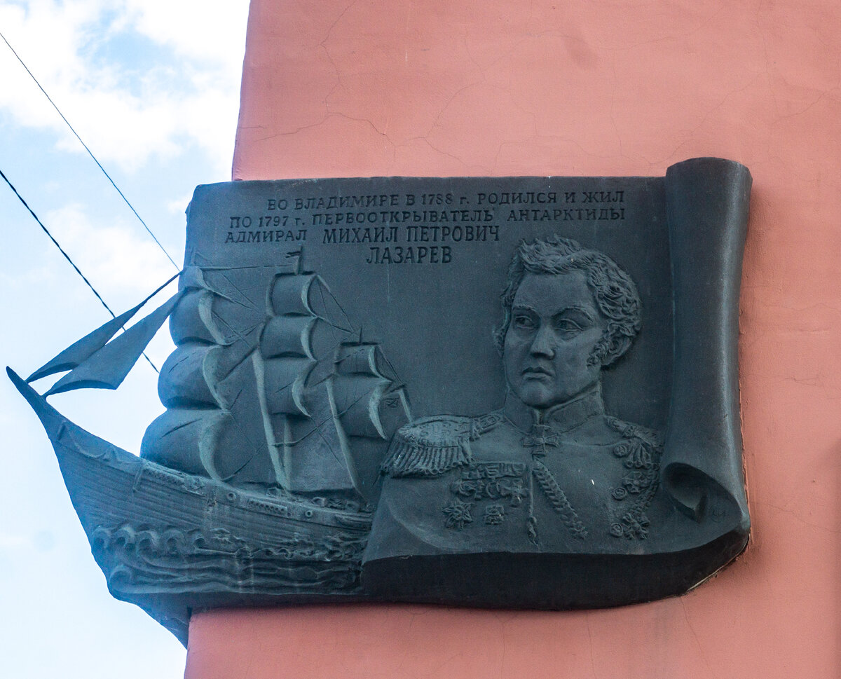 Для вопросов теста я взяла картины с лицензией "Общественное достояние" из Википедии и фотографии из семейного архива