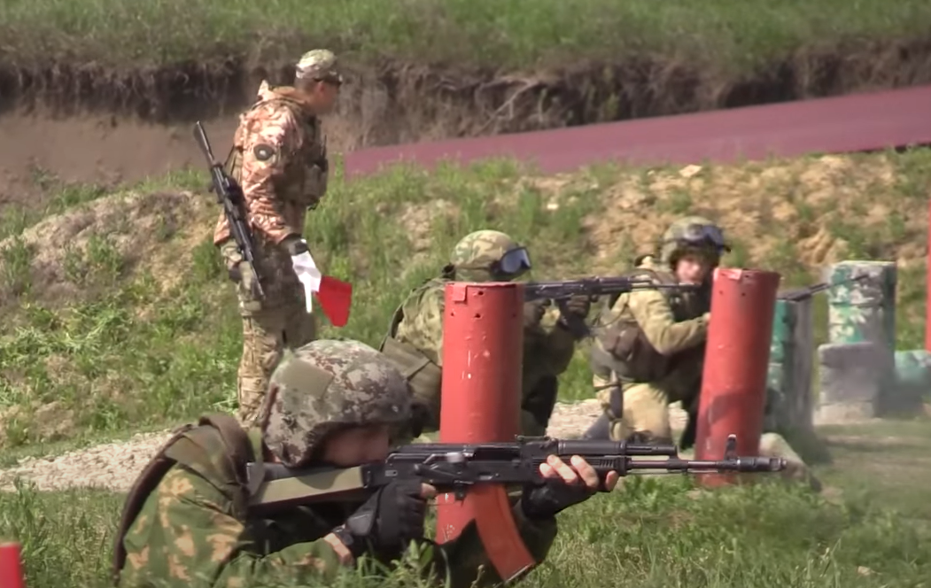Кадр из фильма “Один из нас”.