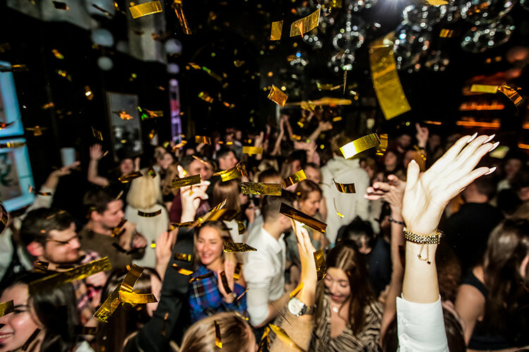 бар где можно потанцевать. вечеринка в баре. кубинский ресторан на таганке аруба. латиноамериканский бар москва. заведения потанцевать.