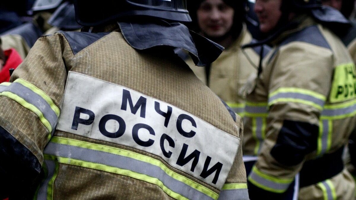     В Казани днем во вторник, 18 апреля, жители услышали хлопок, после чего в небе появился дым. В МЧС рассказали Inkazan, что там произошло.