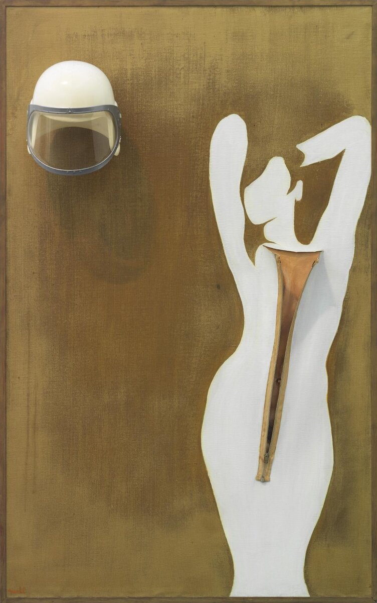 «Валентина». Эта работа посвящена В.В. Терешковой – первой женщине в космосе, которую доверчивые западные феминистки некогда избрали одной из своих культовых героинь. А вот тов. Терешковой, полагаю, не понравилось бы, что она здесь прилюдно расстегивает скафандр. Кстати, шлем вполне натуральный, и Эвелин Аксель любила фотографироваться, засунув в него свою прелестную головку.