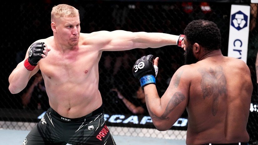     Бойцы UFC Сергей Павлович и Кёртис Блэйдс Gettyimages.ru Chris Unger / Contributor
