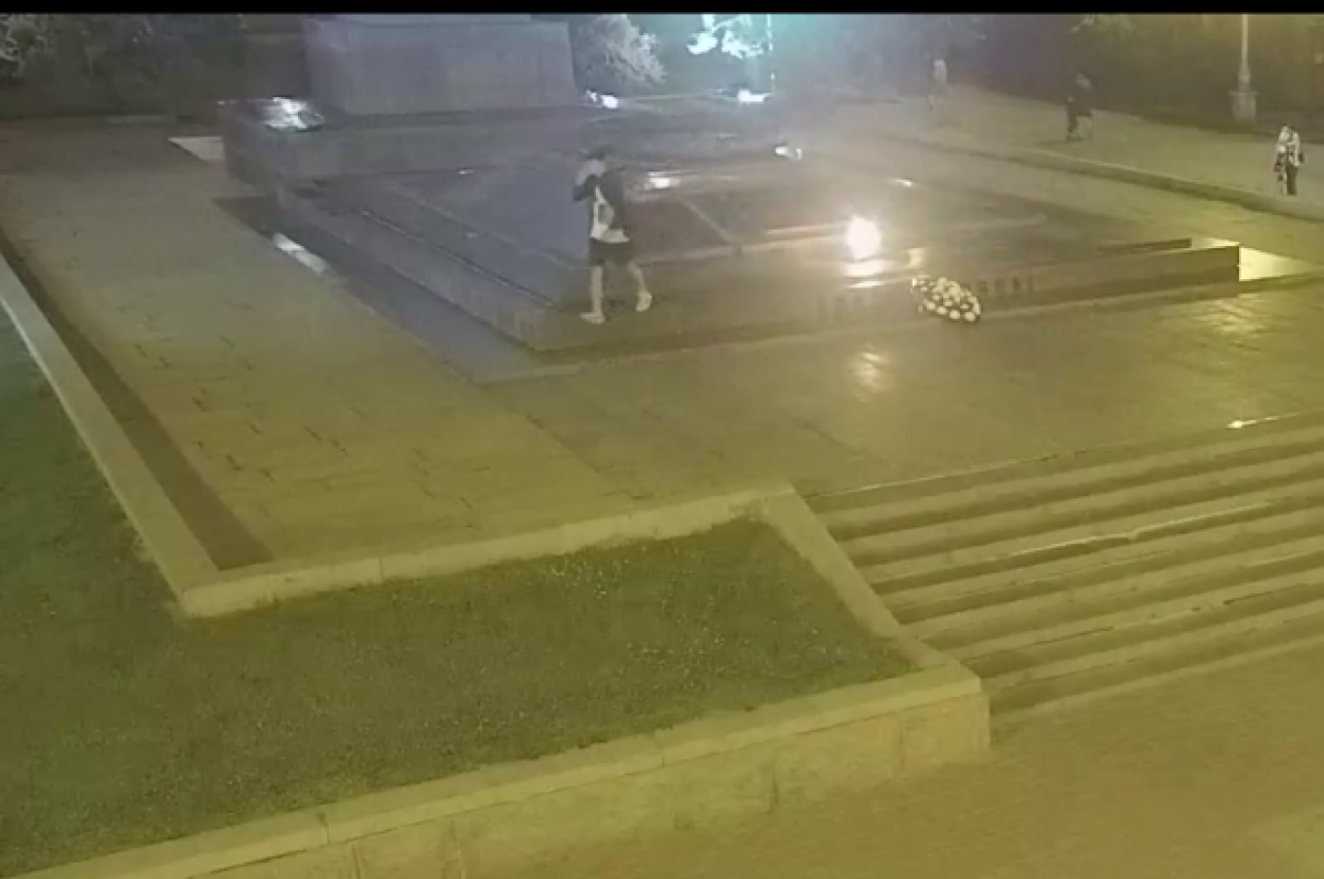    В Волгограде полицейские задержали подростка, прикурившего от Вечного огня