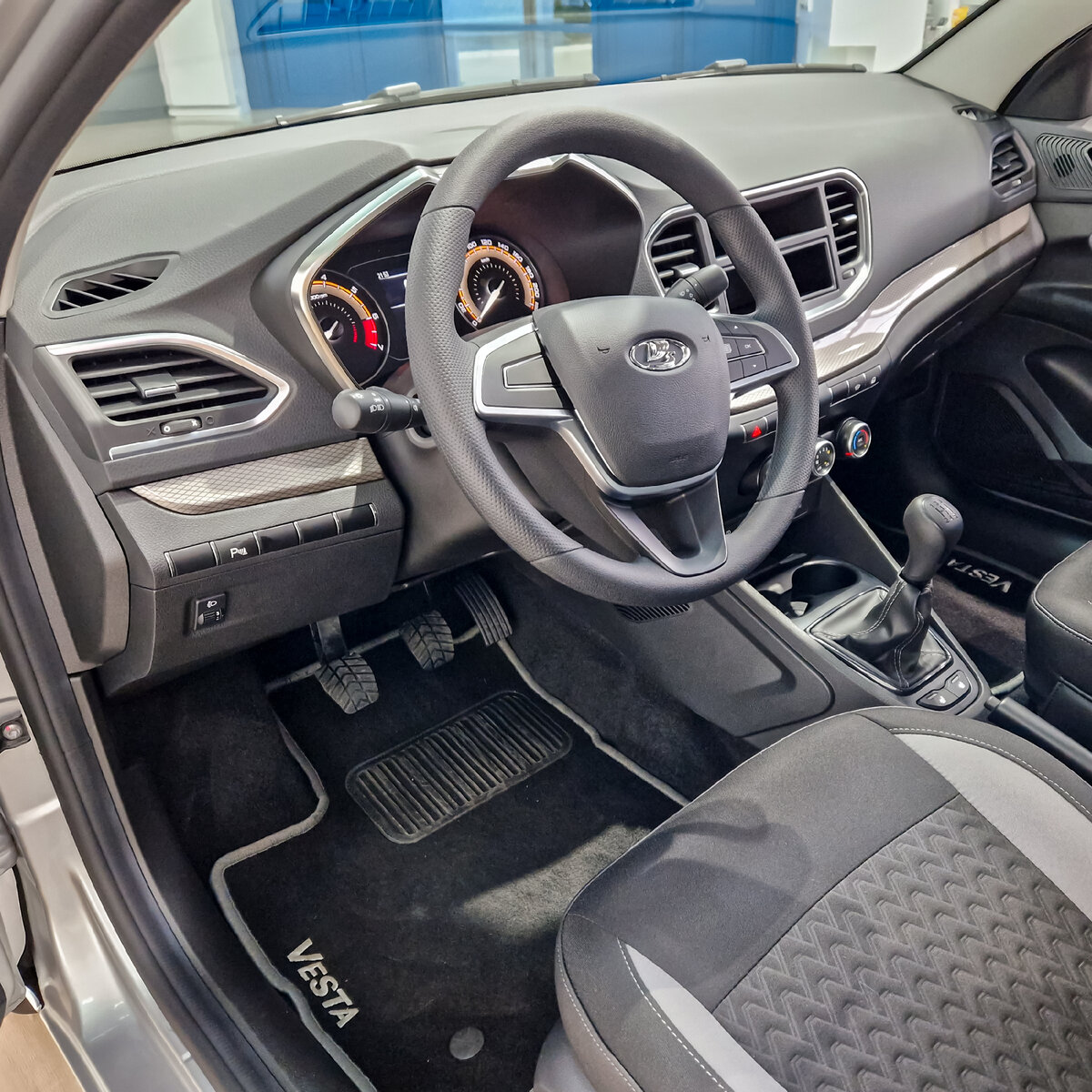 Салон базовой LADA Vesta NG в кузове седан.