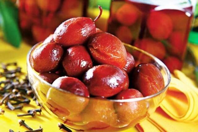 Слива маринованная