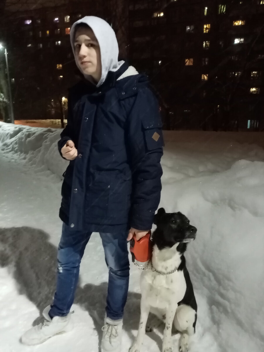 Тот редкий случай, когда на прогулку с собаком удалось выгнать сына. 